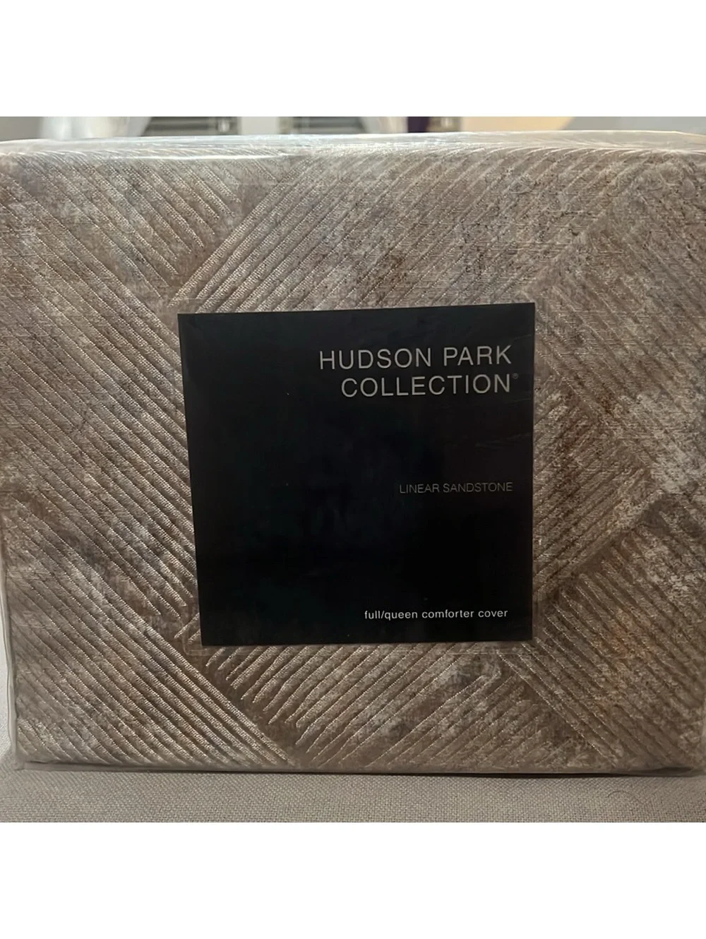 Hudson Park Collection Linear Sandstone Duvet Cover, NWT, Size Full/Queen $425